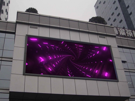 Outdoor LED billboard installation precautions, lighting factors are particularly important