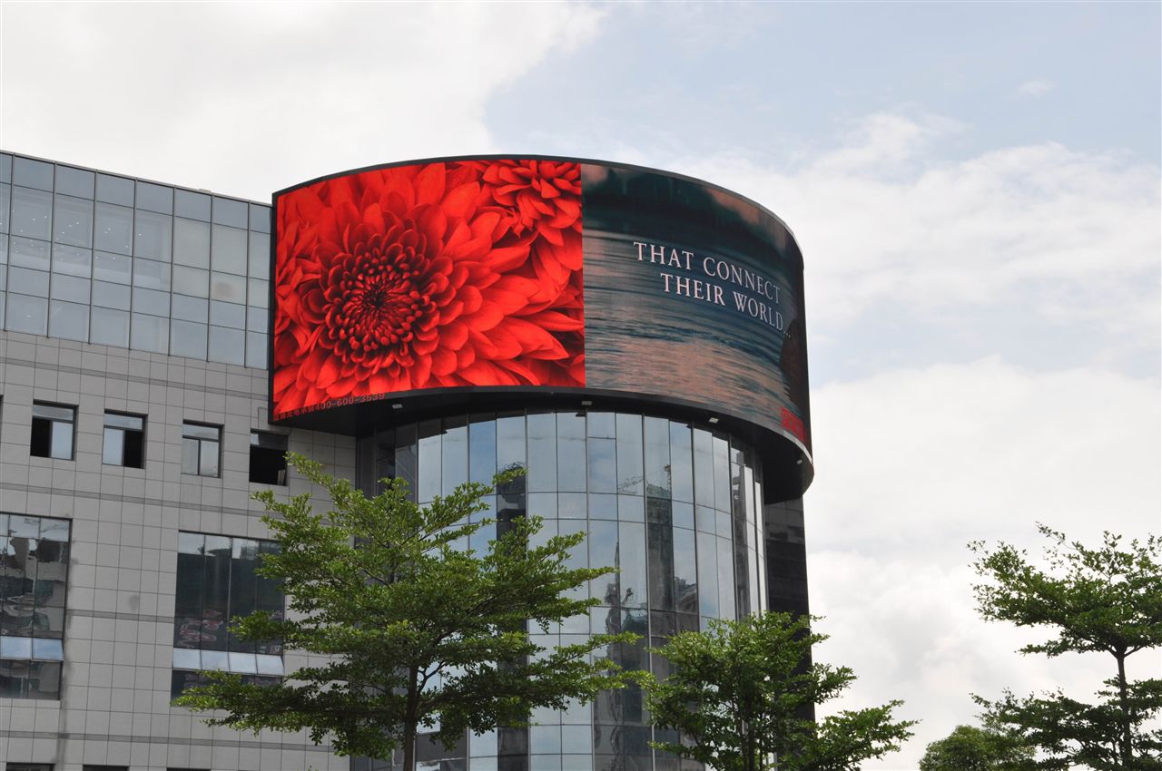 In addition to looking at resolution, six major issues need to be considered when purchasing outdoor LED displays